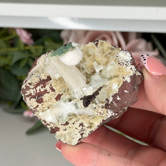 Apophyllite, Stilbite, Mordenite & Chalcedony AR